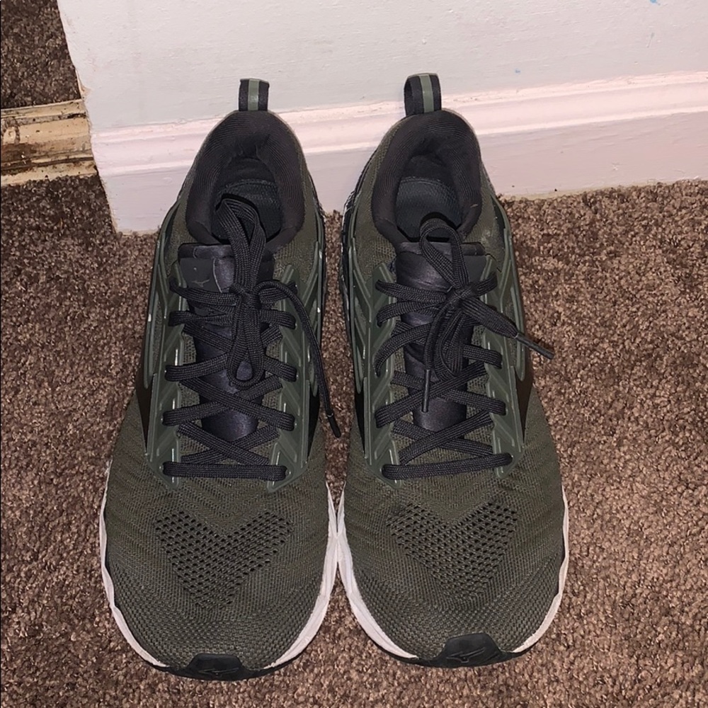 Green mizuno shoes
